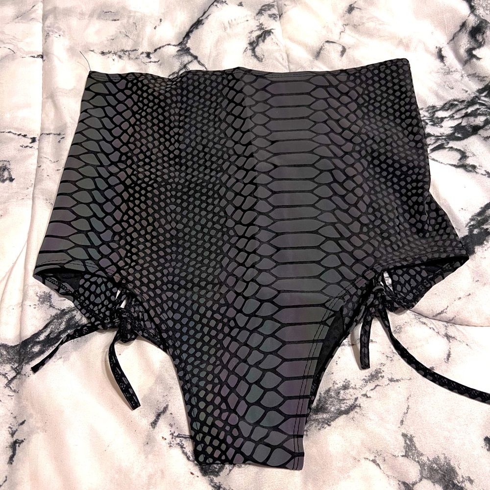Rave Wonderland Flash Viper bottoms
